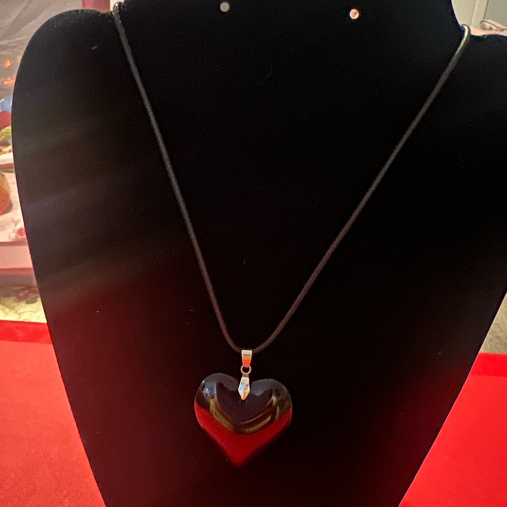Elegant Black Heart Pendant Necklace